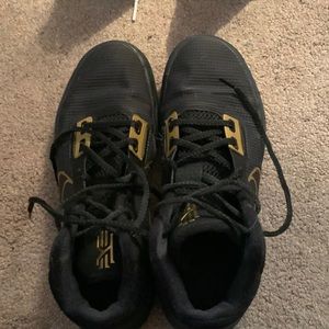 Kyrie Flytrap 4 Basketball Shoes